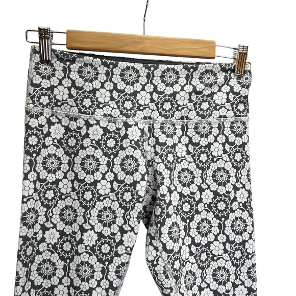 Lululemon Wunder Under Crop 21" Grey Twiggy Floral Leggings Size 6 - Picture 6 of 7